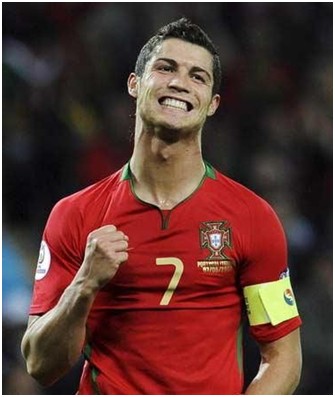 斯潘塞是NCAA长曲棍球历史助攻王，获得最高荣誉后改打篮球