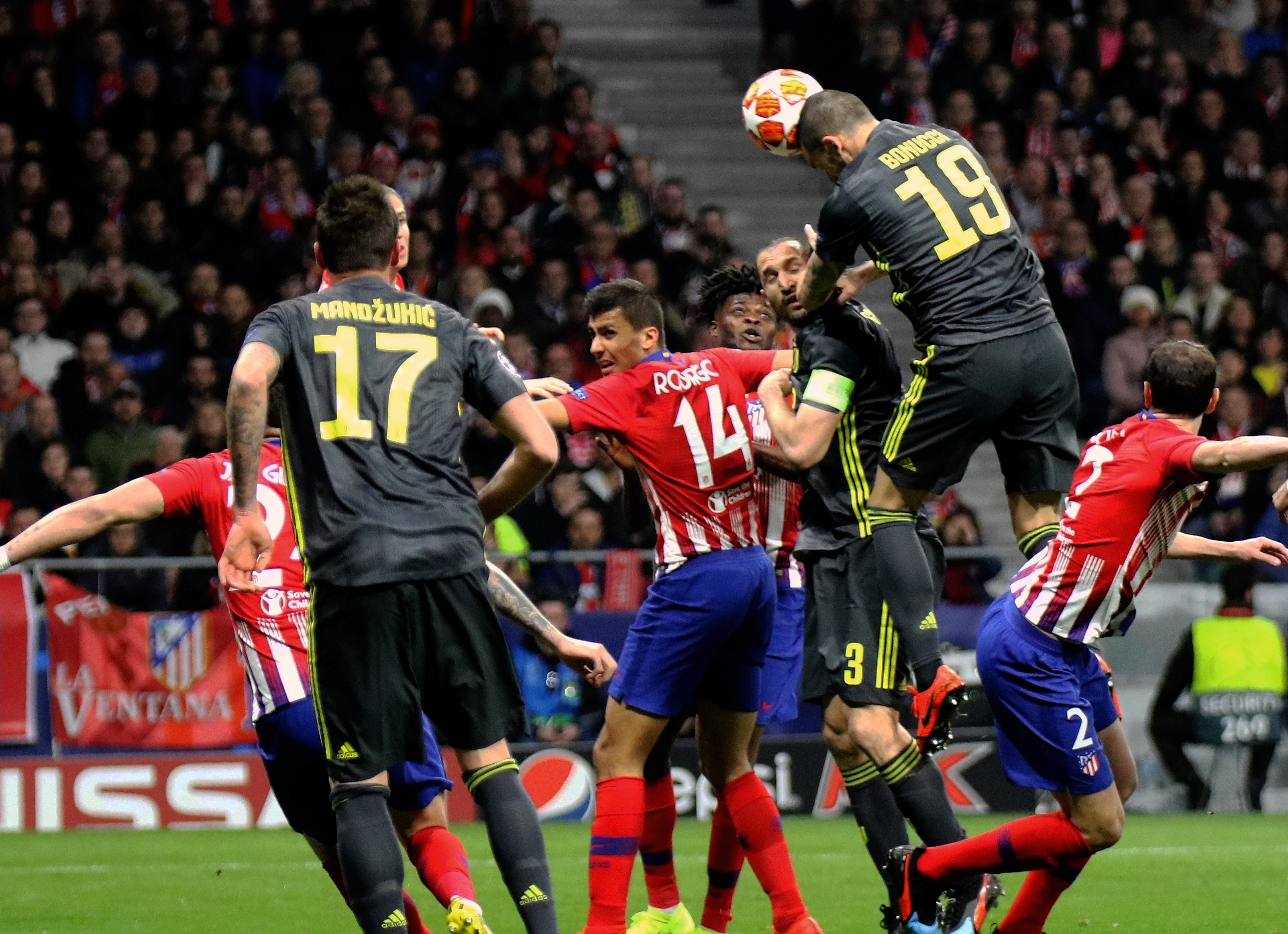 足协纪律委员会原主任王小平二审宣判，维持十年六个月有期徒刑原判（二审维持原判：足协纪律委员会原主任王小平获刑十年六个月）